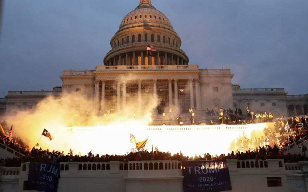 Cosa è accaduto negli USA: assalto al Congresso e la risposta di Trump
